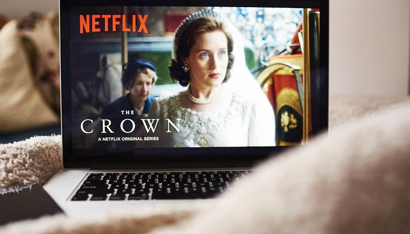 “Non guardate The Crown”. Re Carlo e l’ex premier Major furibondi con la serie tv