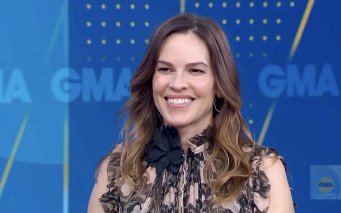 Hilary Swank è incinta di due gemelli, l’annuncio in diretta TV Hilary Swank è incinta di due gemelli, l’annuncio in diretta TV