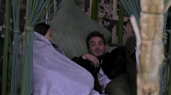 “Grande Fratello Vip”, Giaele stuzzica Antonino: “Se fossi single mi avresti baciata?” “Grande Fratello Vip”, Giaele stuzzica Antonino: “Se fossi single mi avresti baciata?”
