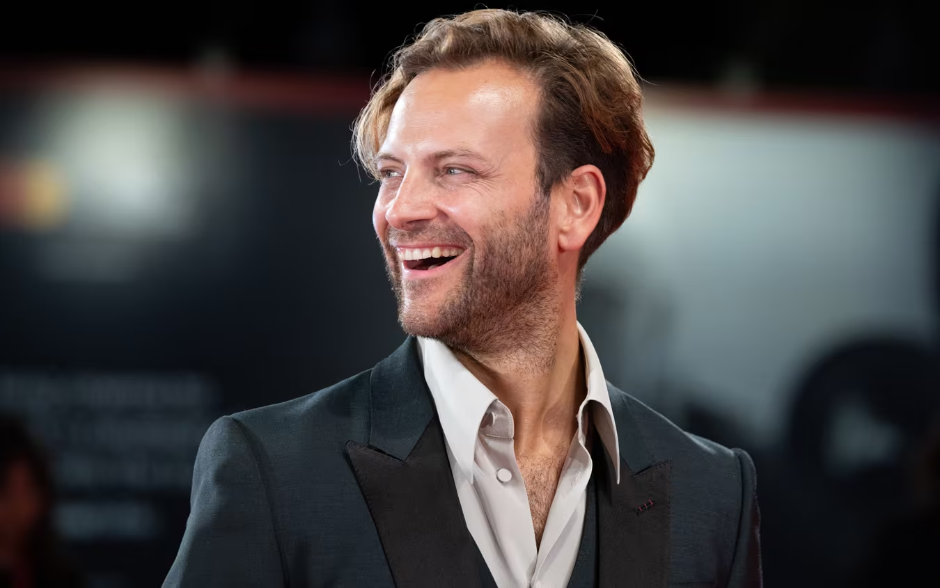 Alessandro Borghi diventerà papà: la fidanzata Irene Forti è incinta