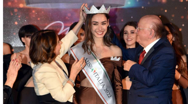 Miss Italia, è Lavinia Abate la reginetta 2022: “Voglio diventare una cantautrice”