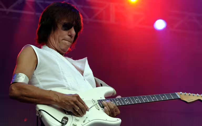Musica, morto Jeff Beck: il leggendario chitarrista rock aveva 78 anni Musica, morto Jeff Beck: il leggendario chitarrista rock aveva 78 anni