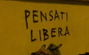 Lo street artist di Pensati libera: “Il messaggio sull’abito di Chiara Ferragni è mio”