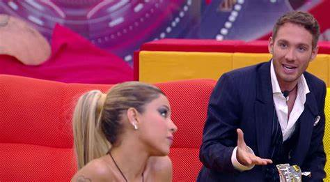 Alberto De Pisis contro Oriana Marzoli: “Uso sempre le buone maniere, ma tu… “