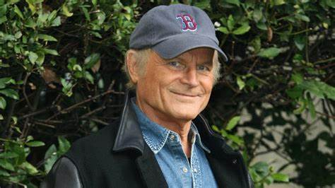Terence Hill torna Trinità: in preparazione un nuovo western con l’iconico personaggio Terence Hill torna Trinità: in preparazione un nuovo western con l’iconico personaggio