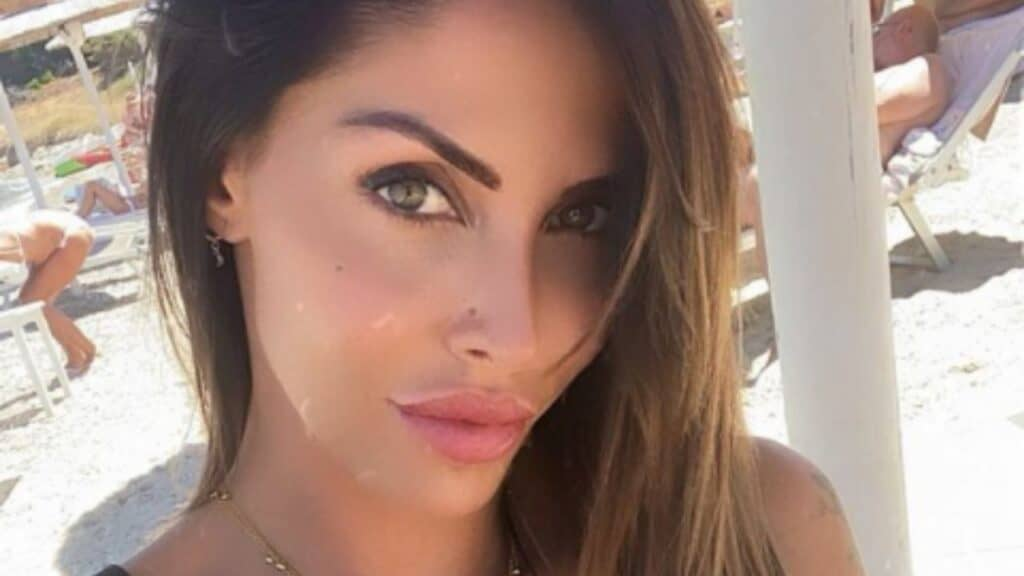 Guendalina Tavassi furiosa: “Bandita da un hotel per famiglie…”