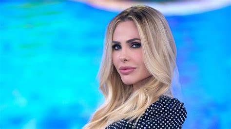 Isola dei Famosi con Ilary Blasy è aria di crisi
