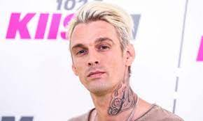 Aaron Carter, morto annegato dopo aver ingerito sedativi e inalato un gas euforizzante