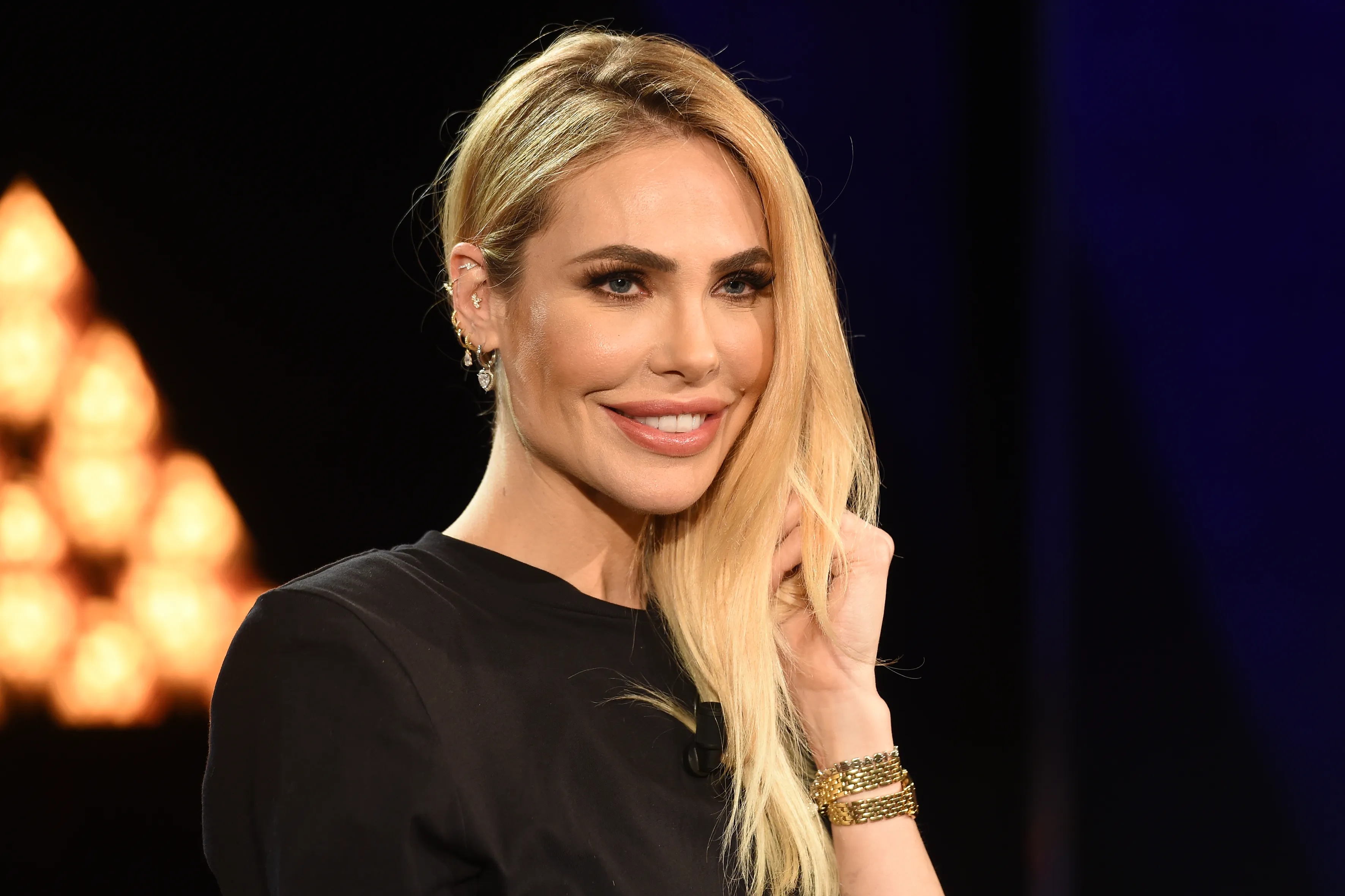 Selvaggia Lucarelli segnala un presunto furto ai danni di Ilary Blasi Selvaggia Lucarelli segnala un presunto furto ai danni di Ilary Blasi