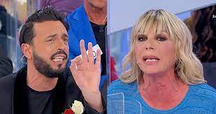 “Uomini e Donne”, Armando contro Aurora: “Sei una donna cattiva”