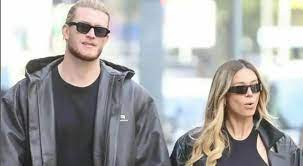 Diletta Leotta sfoggia il pancino a spasso a Milano con Loris Karius