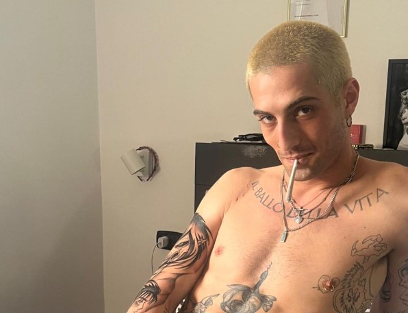 Damiano David nudo su Instagram per festeggiare la fine del tour dei Maneskin