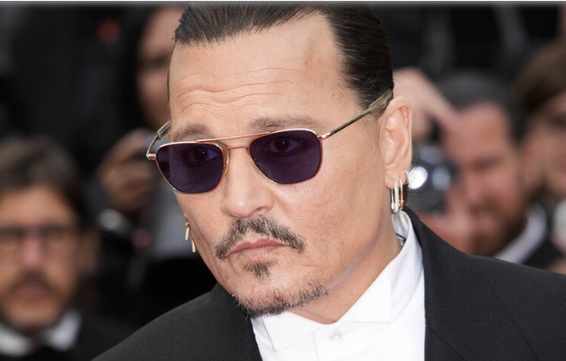 Cannes 76: applausi per Johnny Depp, Michael Douglas mattatore