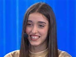 “Amici Full out”, Giulia Stabile ha dimenticato Sangiovanni? Ecco l’indizio durante l’intervista doppia con Isobel