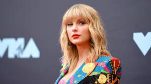 Taylor Swift annuncia concerto a Milano San Siro nel 2024, unica data del tour in Italia Taylor Swift annuncia concerto a Milano San Siro nel 2024, unica data del tour in Italia