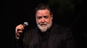 Russel Crowe in concerto a Bologna, l’incasso a sostegno dell’Emilia Romagna