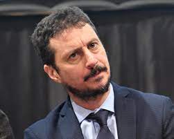“Non hanno un amico”, Luca Bizzarri e le interessanti riflessioni sull’Italia di oggi