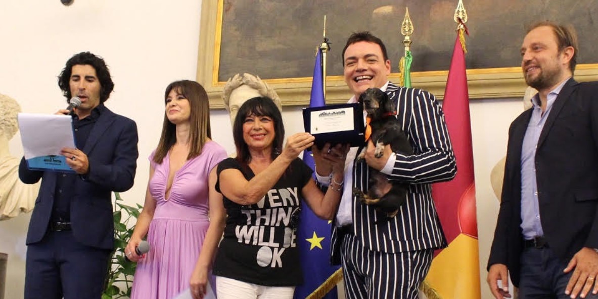 Il Microfono d’oro a “L’autostoppista” di Igor Righetti su Rai Isoradio, miglior programma radiofonico di infotainment