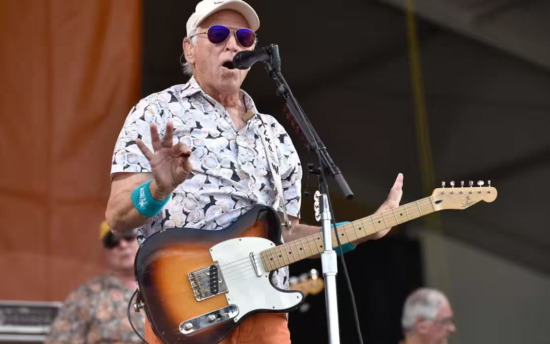 Addio a Jimmy Buffett, l’iconico interprete di “Margaritaville”, all’età di 76 anni. Addio a Jimmy Buffett, l’iconico interprete di “Margaritaville”, all’età di 76 anni.