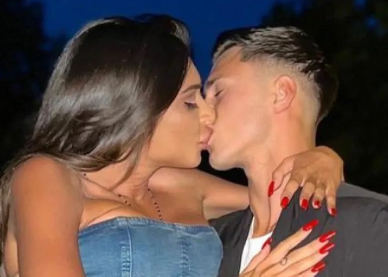“Temptation Island”, Mirko alle sfilate con la ex Perla. La fidanzata Greta: “Non lo sapevo, fatti loro” “Temptation Island”, Mirko alle sfilate con la ex Perla. La fidanzata Greta: “Non lo sapevo, fatti loro”