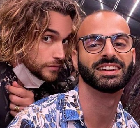 Valerio Scanu sposa Luigi Calcara, matrimonio con serenata a Roma Valerio Scanu sposa Luigi Calcara, matrimonio con serenata a Roma