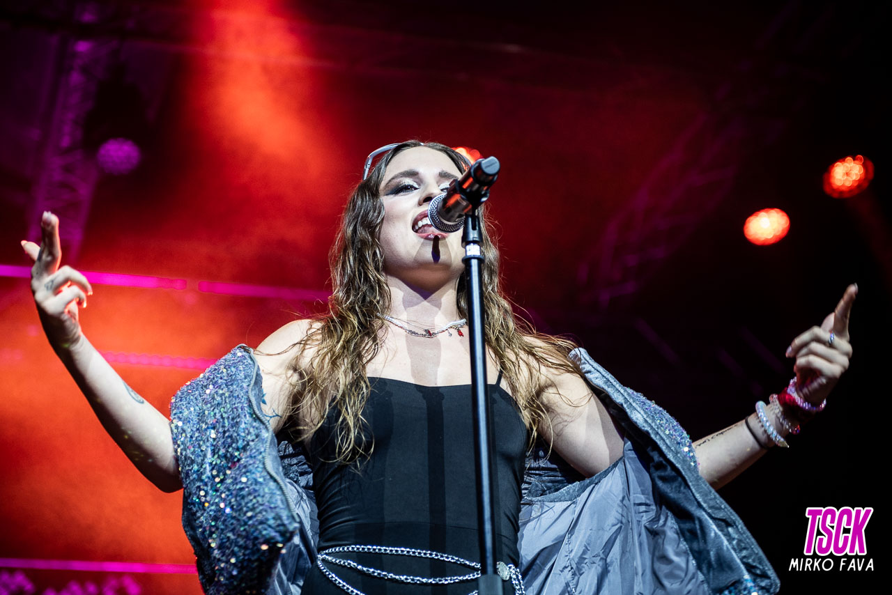Angelina Mango annuncia un concerto a sorpresa a Milano