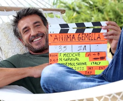“Anima gemella”, Daniele Liotti diventa medico per la fiction di Canale 5: “Indossavo il camice pure a casa”