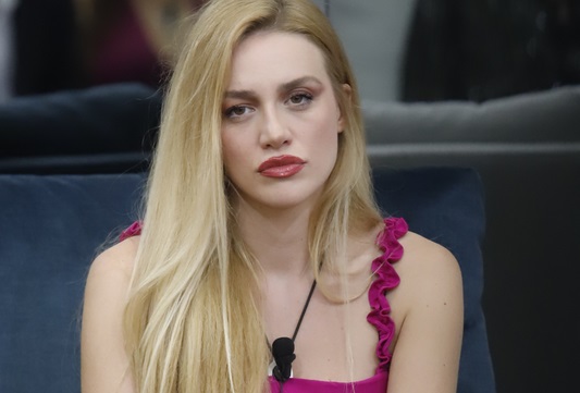Grande Fratello: Heidi Baci lascia a sorpresa la Casa nella notte Grande Fratello: Heidi Baci lascia a sorpresa la Casa nella notte