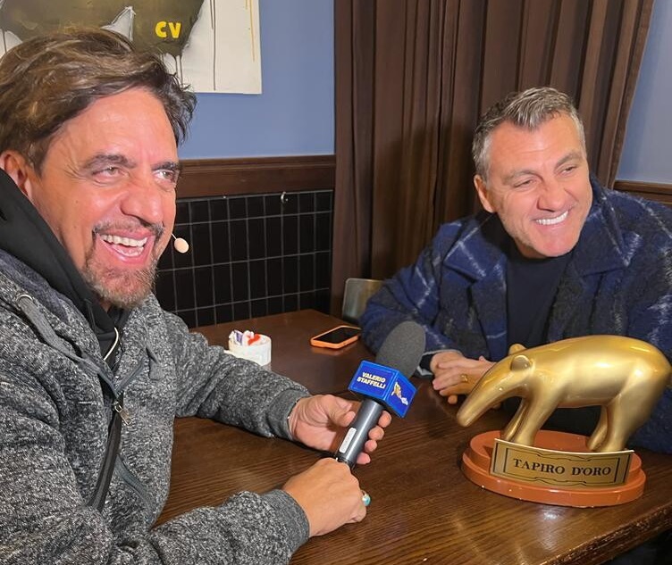 Tapiro d’Oro a Bobo Vieri: “Chi dice che la BoboTV si è sciolta per soldi è un maiale!” Tapiro d’Oro a Bobo Vieri: “Chi dice che la BoboTV si è sciolta per soldi è un maiale!”