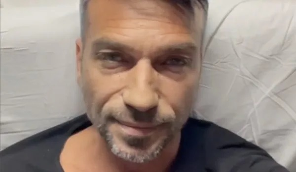 L’ex tronista Costantino Vitagliano condivide la sua lotta contro una malattia rara