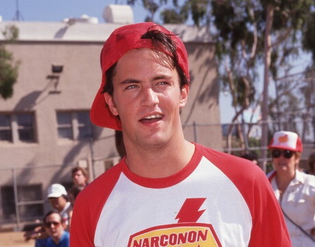 Si indaga sulla morte di Matthew Perry: si ipotizzano rapina e omicidio, mentre i primi test escludono sia morto per overdose