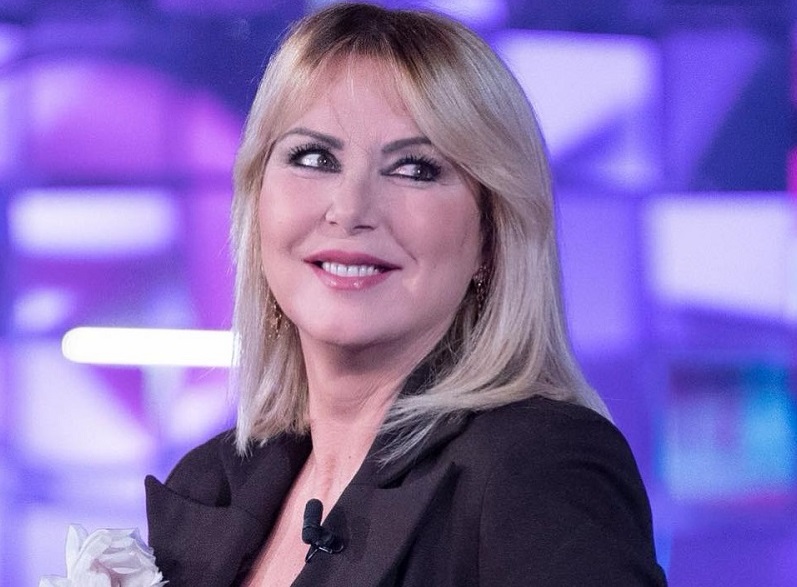 Brutto incidente per Monica Leofreddi: “Investita da un van, mi hanno accusata di fingere”