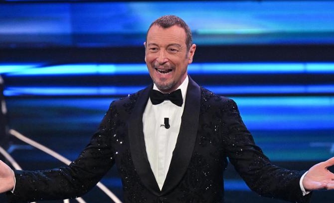 Cast di Sanremo al completo con Clara, Santi Francesi e BNKR44