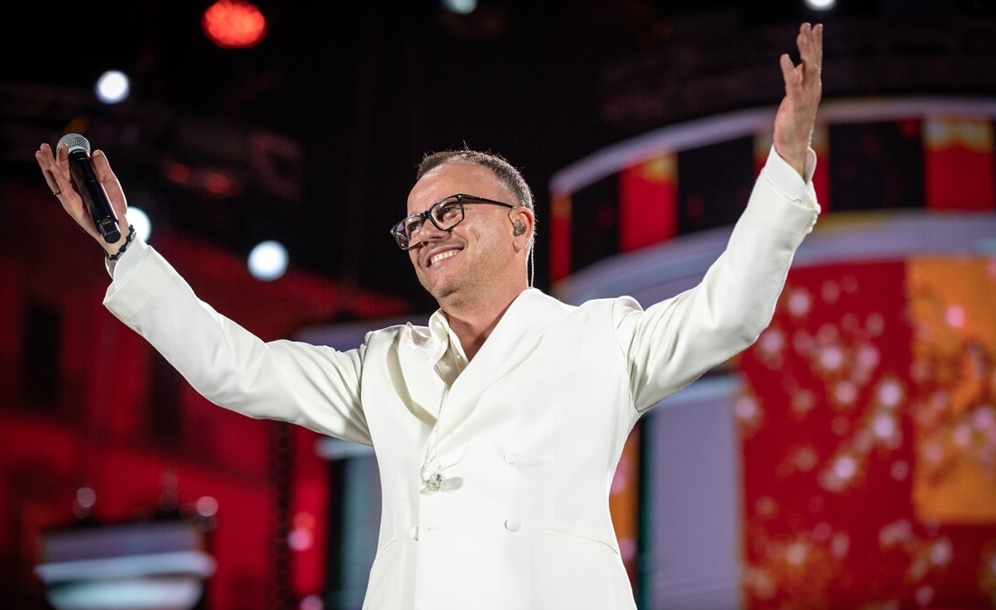 Gigi D’Alessio: papà per la sesta volta