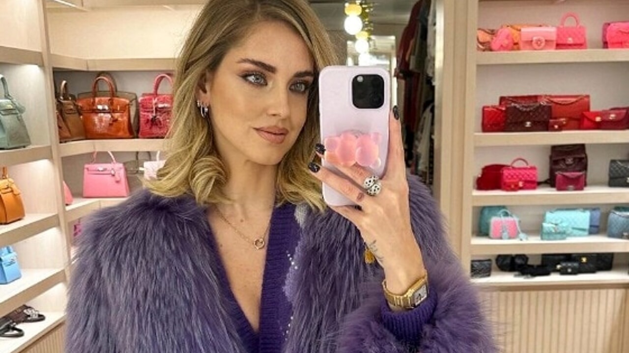 Dicembre nero per Chiara Ferragni Dicembre nero per Chiara Ferragni