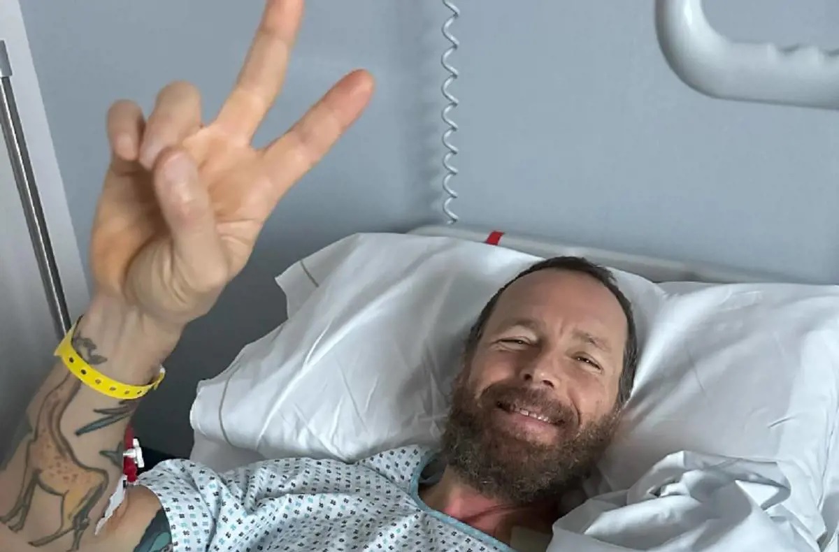 Jovanotti: operazione per ricostruire il femore andata a buon fine