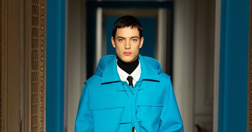Valentino: il blu cielo rappresenta la nuovo mascolinità