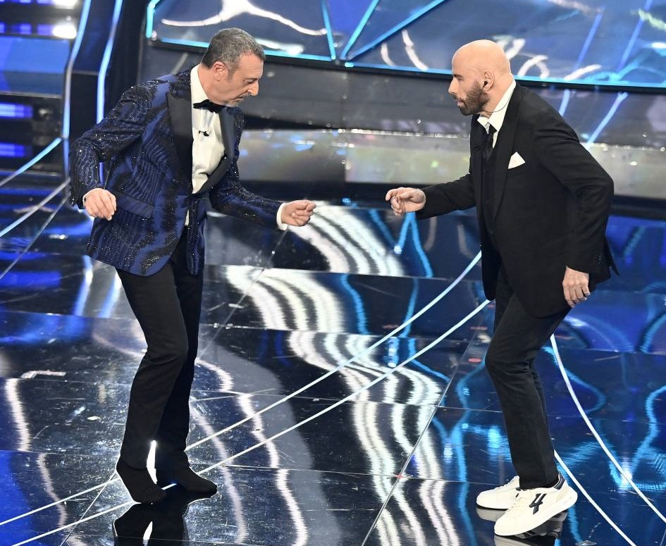 Sanremo: il ballo trash; John Travolta non firma la liberatoria per il ballo del Qua Qua; la pubblicità occulta