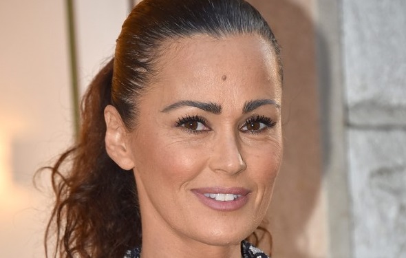 Samantha De Grenet racconta come ha scoperto di avere un tumore: ”Spalmandomi la crema avverto qualcosa di strano” Samantha De Grenet racconta come ha scoperto di avere un tumore: ”Spalmandomi la crema avverto qualcosa di strano”
