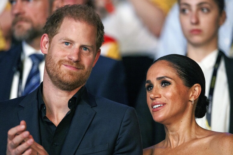 Harry e Meghan hanno lanciato un nuovo sito nonostante il divorzio in corso