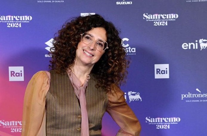 E’ subito ‘Teresa Mannino show’ alla conferenza stampa della terza serata del festival di Sanremo 2024