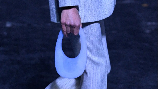 La Swipe Bag di Coperni sembra una nuvola: è fatta al 99% d’aria