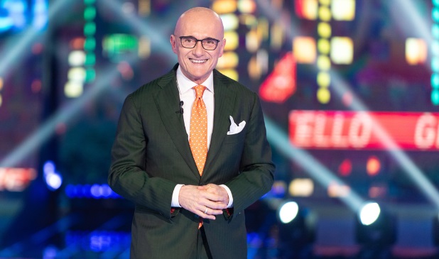 “Mediaset non ha pagato la bolletta della luce”: il commento di Signorini