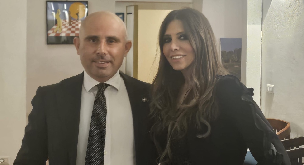 Roma, una serata al Rotary tra nuove adesioni, premiazioni e l’intervista all’attrice Emanuela Tittocchia Roma, una serata al Rotary tra nuove adesioni, premiazioni e l’intervista all’attrice Emanuela Tittocchia